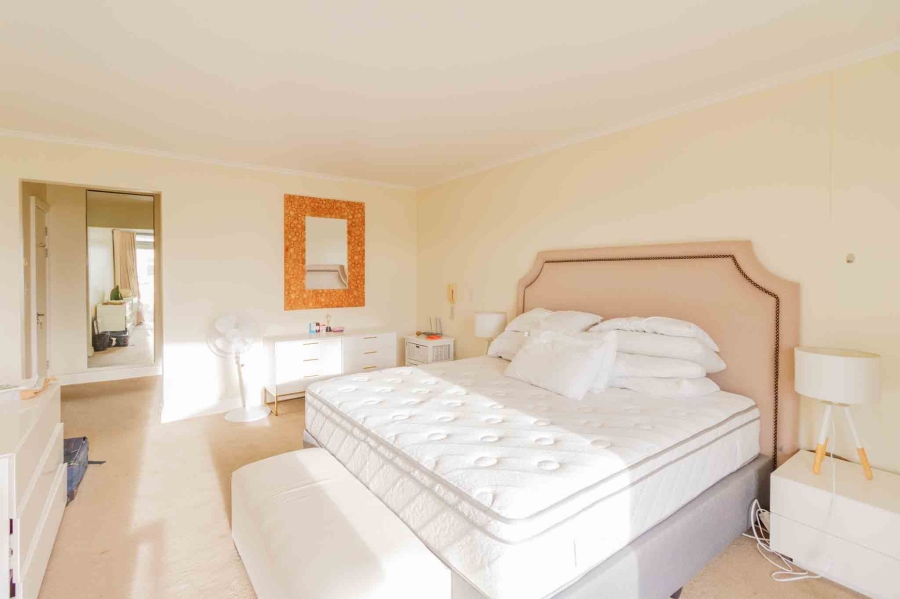 2 Bedroom Property for Sale in Sea Point Western Cape